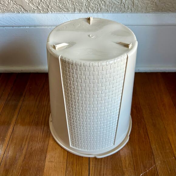 Vintage Woven Texture Beige Plastic Wastebasket, Retro 1970s/80s Style - Picture 7 of 11